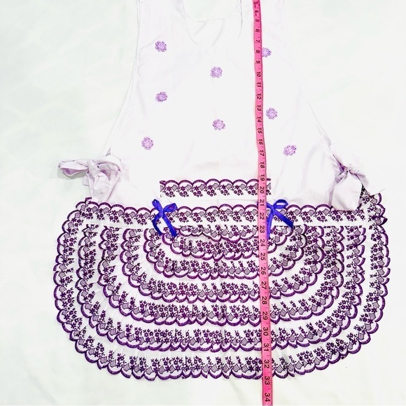 Vintage Pinafore Apron Lavender Embroidered Dark Purple Ruffles - Picture 7 of 10